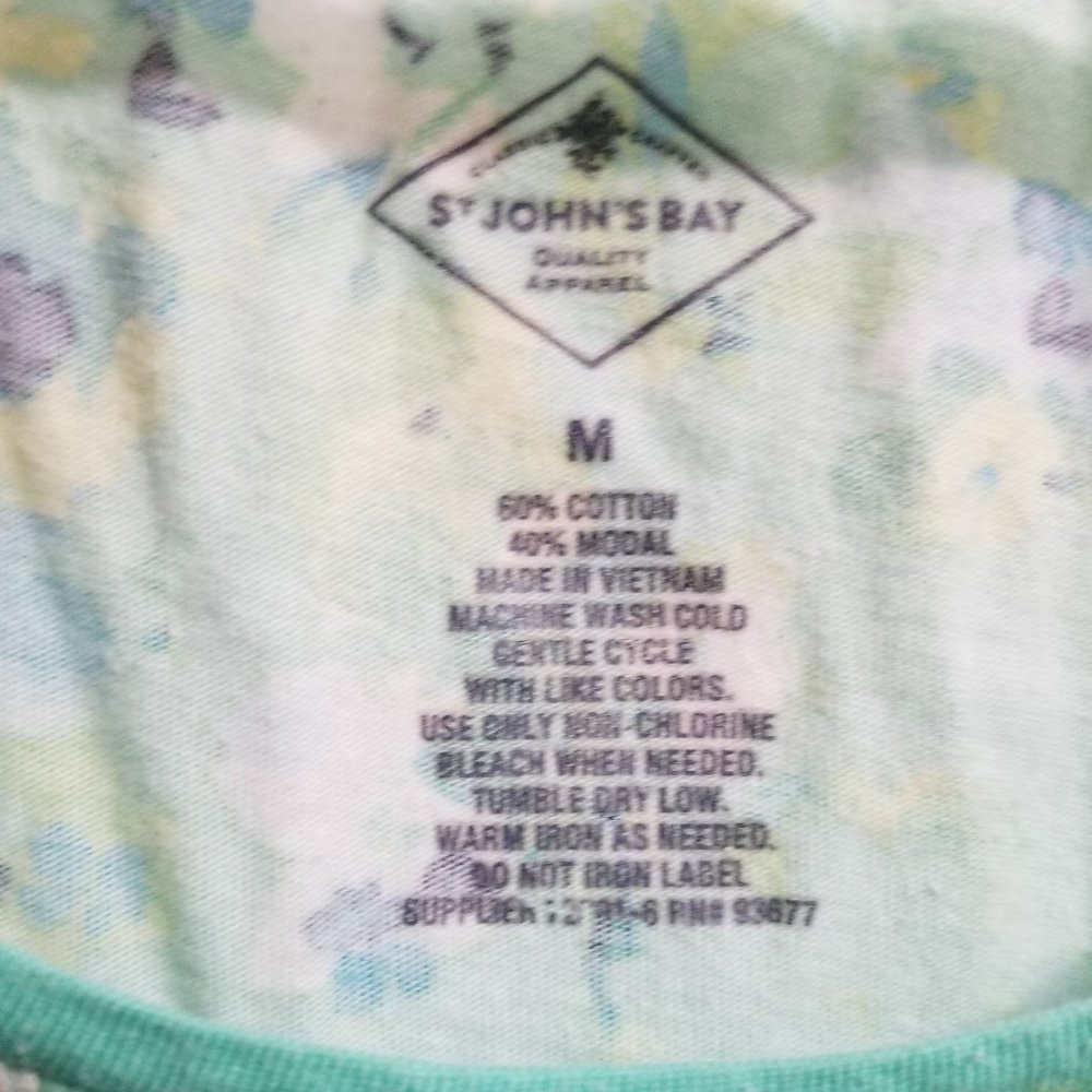 lovely floral green St. John's Bay women's M shirt - Picture 2 of 3